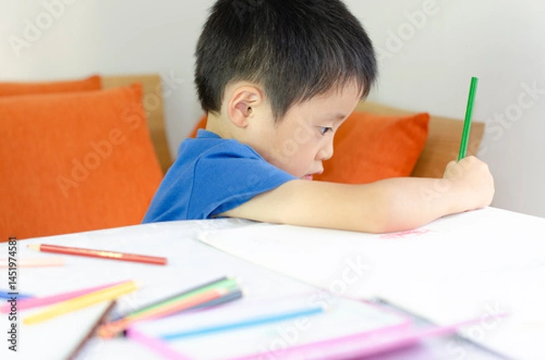 Fototapeta お絵かきする子供