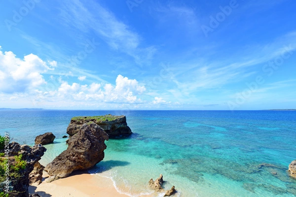 Fototapeta 美しい沖縄のビーチと夏空

