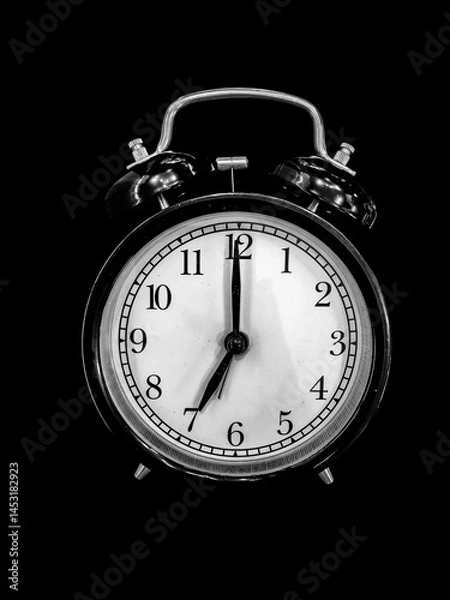 Fototapeta An alarm clock showing the time
