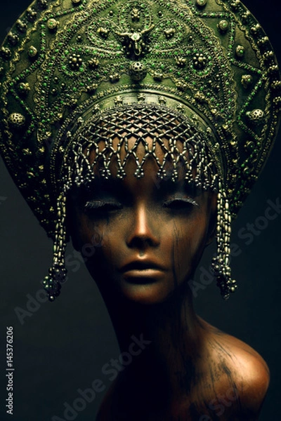 Fototapeta Bronze female statue