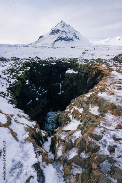 Fototapeta Coastline view in Arnarstapi in Snaefellsnes peninsula (Iceland)