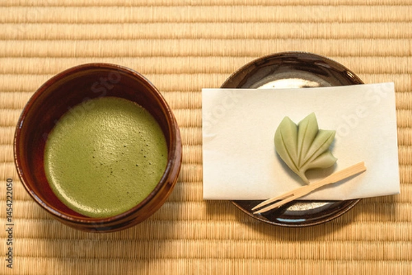 Obraz 日本の抹茶と和菓子を畳の上で