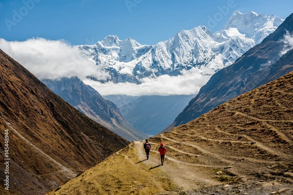 Fototapeta Trekker on Manaslu Circuit Trek w Nepalu