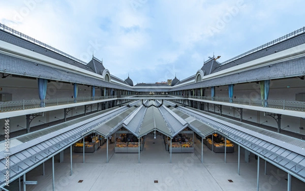 Obraz Exterior elevated view of the symmetrical architecture of the neoclassical Bolhão historic market in Porto, Portugal.