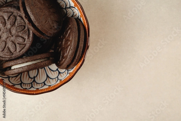 Fototapeta Delicious chocolate cookies in a colorful bowl ready for enjoyment