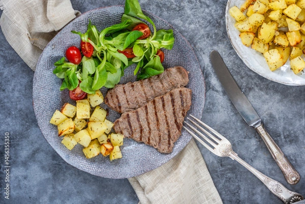 Obraz Minute beef steak with sauteed potatoes