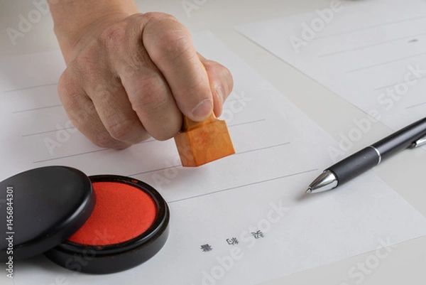 Obraz 契約する男性の手元