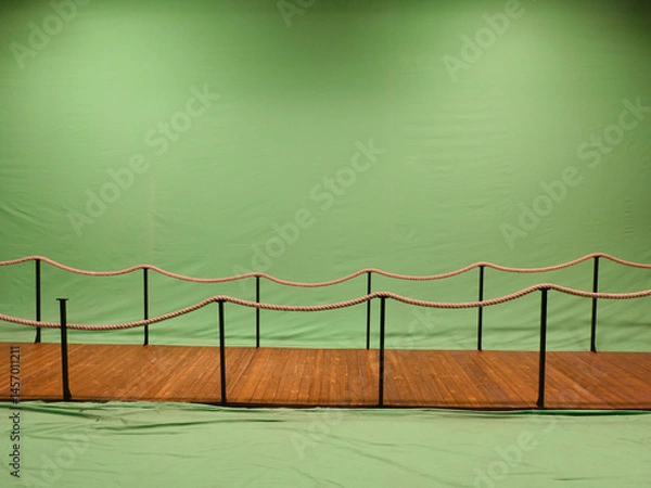 Fototapeta Passerelle devant un fond vert pour le tournage d une scène d un film de cinéma 