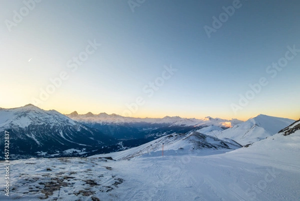 Obraz Sunrise on the Alpine mountain range from the top of the Lenzerheide Staetzerhorn in Switzerland