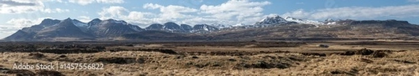 Fototapeta High resolution panorama of mountain range on the Snæfellsnes Peninsula including Tvíhnúkar peak.