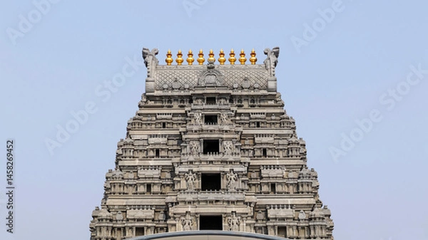 Obraz Gopuram of the newly built Lakshmi Narasimha Swamy Devasthanam, Yadagirigutta, Bhuvanagiri, Telangana, India.
