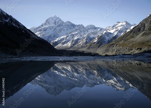 Obraz mountain mirrored in lake