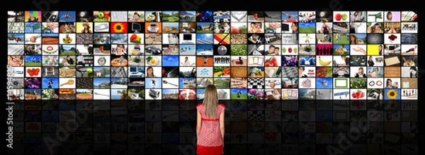 Obraz Ragazza guarda televisioni