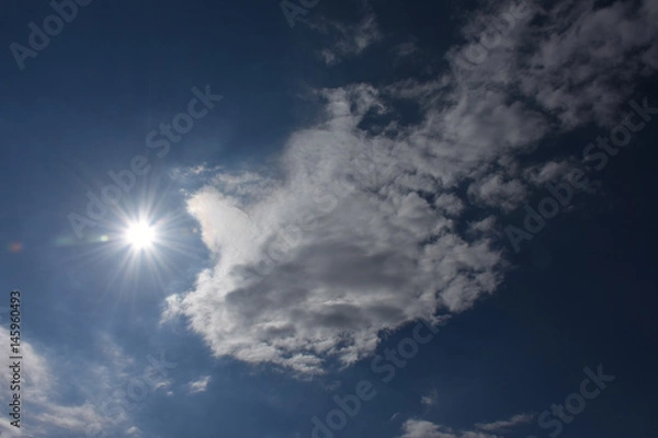 Fototapeta 輝く太陽と青空と雲「空想・太陽を食べようと挑みかかるモンスター」（挑戦、挑む、未来、天国、紫外線などをイメージ）