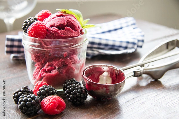 Obraz Beeren mit Eiscreme