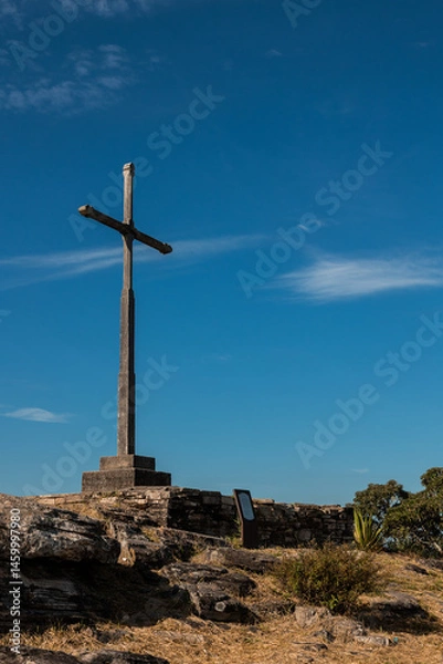 Fototapeta Ponto turístico: Cruzeiro,  Cruz de madeira no alto da montanha, São Thomé das Lertras, Minas Gerais