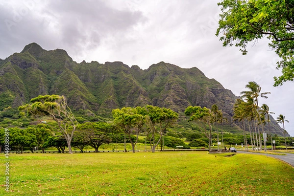 Obraz A view of the mountain side of Kualoa Regional Beach Park, Hawaii