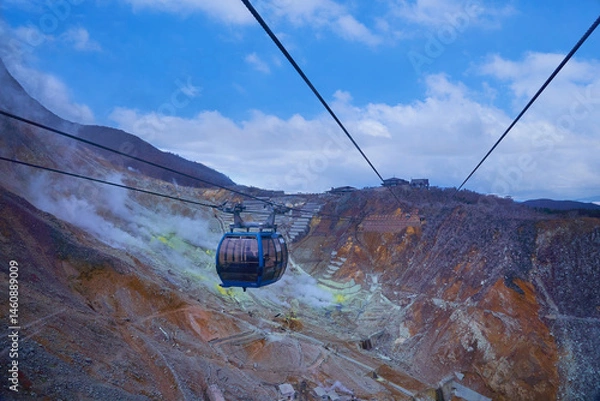 Obraz 神奈川県箱根町の硫黄噴き出す大涌谷とロープウェイ