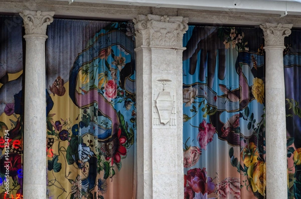 Fototapeta details Chiostro del Bramante, open courtyard on two levels with elegant arches and refined architectural details. the white marbles, accentuating the magnificence of this Renaissance masterpiece.