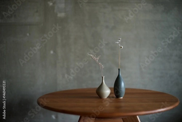 Obraz 陶器の一輪挿しに入れた小さなドライフラワー