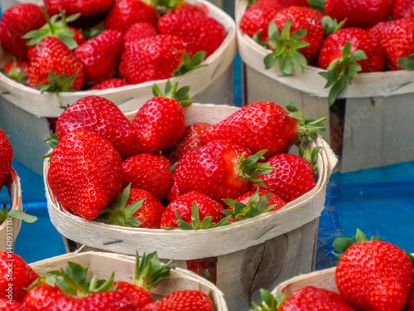 Obraz strawberries in provence market detail