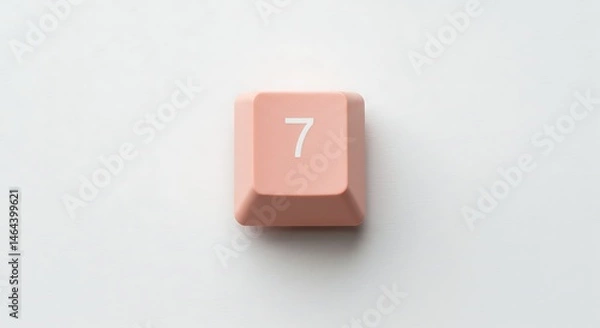 Obraz Single Pink Number Seven Keycap: Minimalist Aesthetic