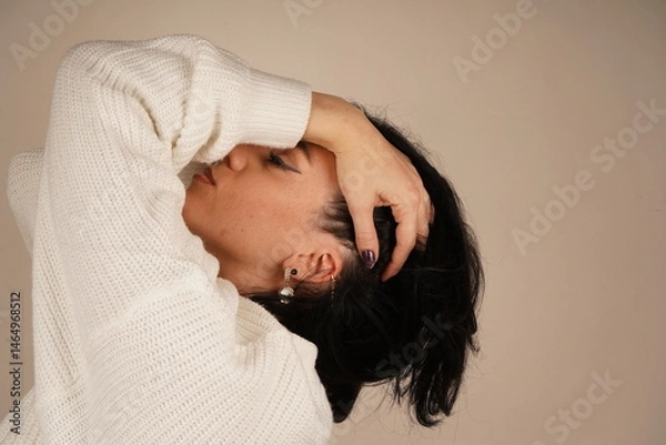 Obraz Her natural beauty and soft expression convey peace and tranquility. The composition highlights simplicity and ease. A close-up of a woman's face showcases her calm and relaxed demeanor.