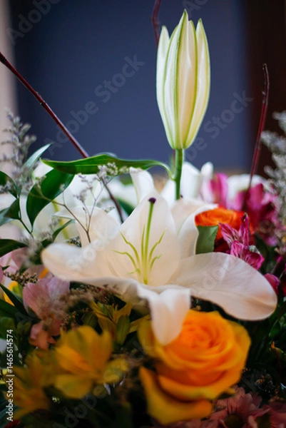Fototapeta Bouquet de fleurs colorées dans un vase, gros plan