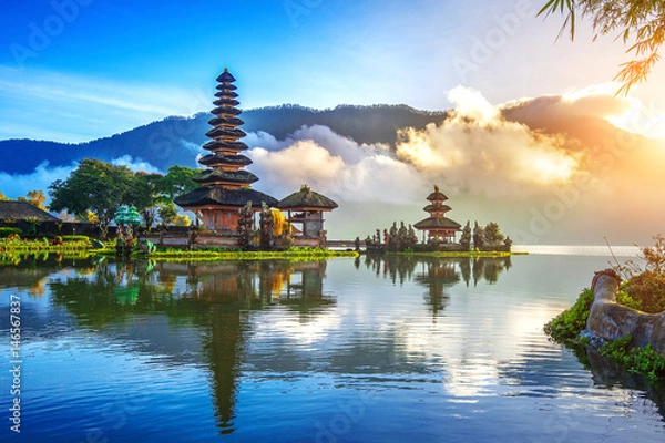 Fototapeta na wymiar świątynia pura ulun danu bratan w Bali, Indonezja.