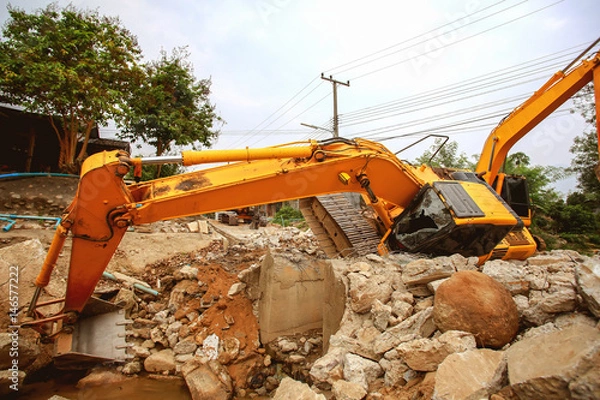 Fototapeta The backhoe is overturning at the construction site, Top Photos