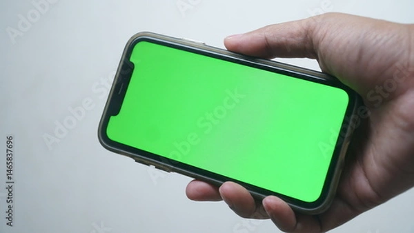 Obraz Man hold smartphone with chroma green screen