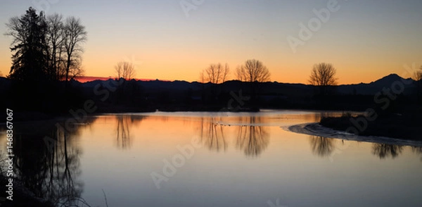 Obraz Tranquil morning with contours of mountains and volcano