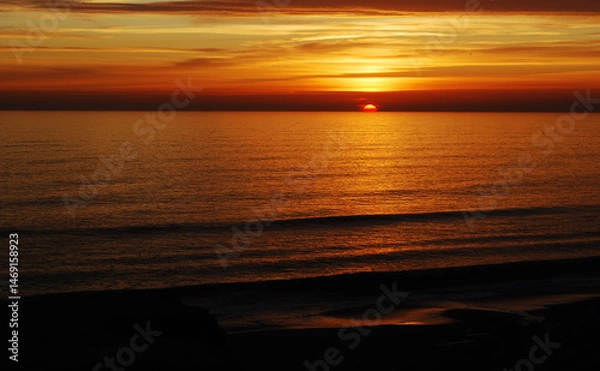 Obraz the sun sets in a spectacular evening color