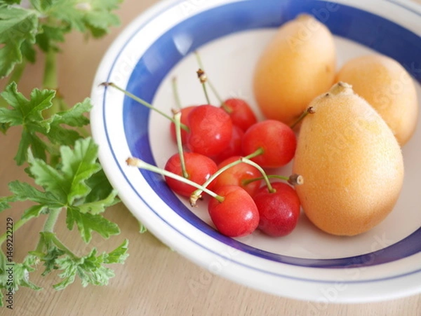 Fototapeta さくらんぼと枇杷