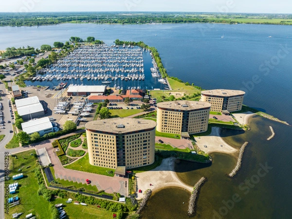 Obraz apartment buildings at a lake
