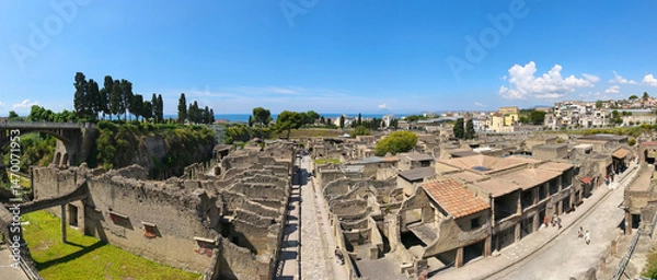 Fototapeta Panoramic photo from above of the excavations of Herculaneum, the ancient Roman city destroyed by the eruption of Vesuvius in 79 AD