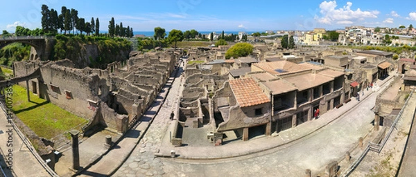 Fototapeta Panoramic photo from above of the excavations of Herculaneum, the ancient Roman city destroyed by the eruption of Vesuvius in 79 AD