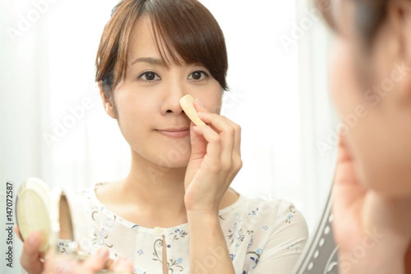 Fototapeta メイクアップをする女性 