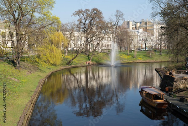 Obraz Bastion Hill city park (Bastejkalns Park) in Riga, Latvia	
