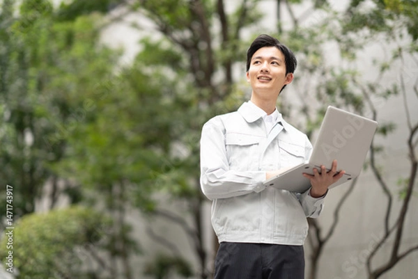 Fototapeta 作業服を着た男性