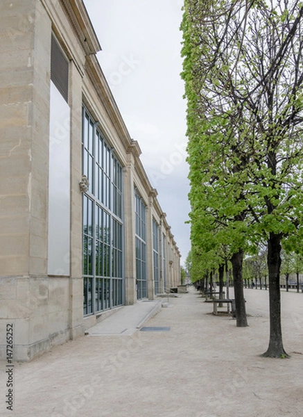 Obraz Perspective of a facade of the Musée de l'Orangerie (Orangerie museum) in Paris, France, and trees perfectly cut on a cloudy day