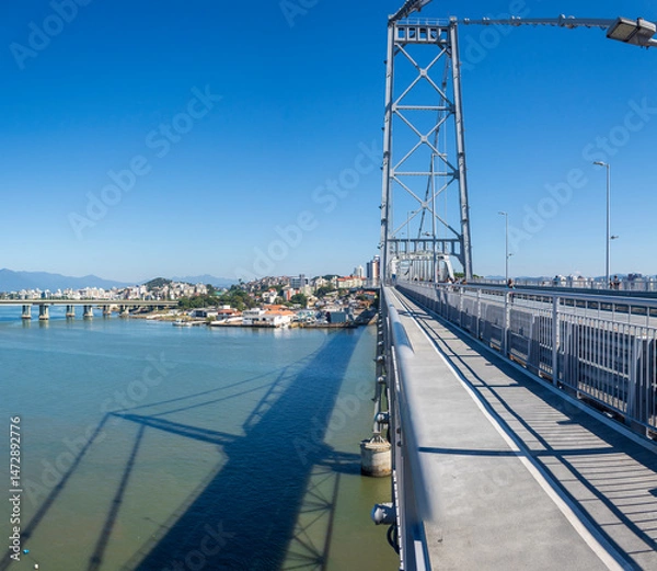 Obraz  Brasil e uma de suas pontes mais famosas a Ponte Hercílio Luz com o seu metal e sua estrutura de aço Florianópolis Santa Catarina 