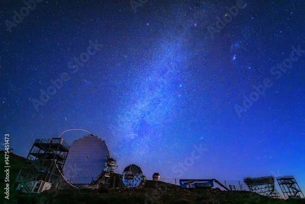 Obraz Milchstraße über den Teleskopen am Roque de los Muchachos auf La Palma