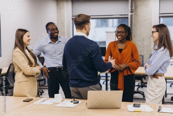 Obraz Diverse professionals brainstorming, sharing insights, working together in contemporary workspace, showcasing collaborative corporate culture