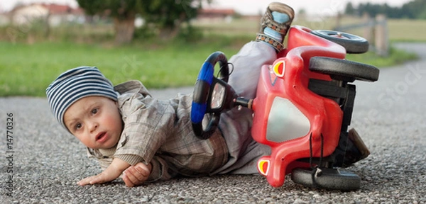 Obraz chłopiec ma wypadek