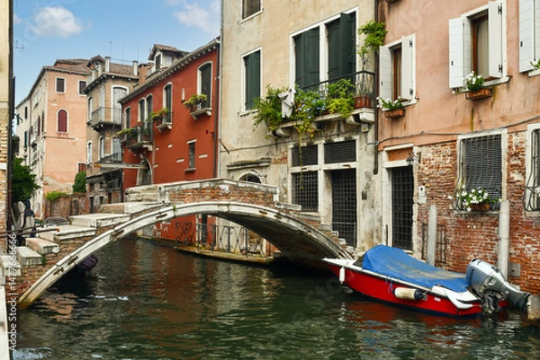 Fototapeta Ponte Chiodo, an arch bridge characterized for being the only bridge in Venice left without parapets, as were almost all Venetian bridges until 1800, Venice, Veneto, Italy