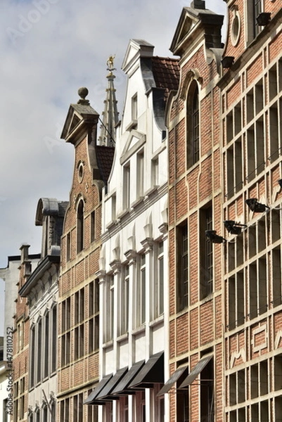 Fototapeta Les façades à fronton de style baroque des maisons près de la Grand-Place à Bruxelles 