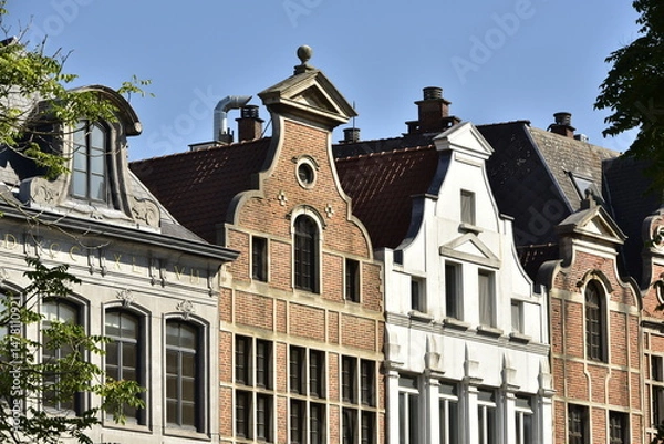 Fototapeta Les façades à fronton de style baroque des maisons près de la Grand-Place à Bruxelles 