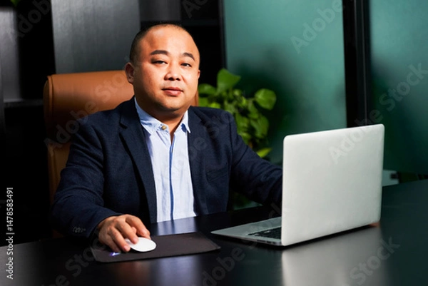 Fototapeta businessman working on computer