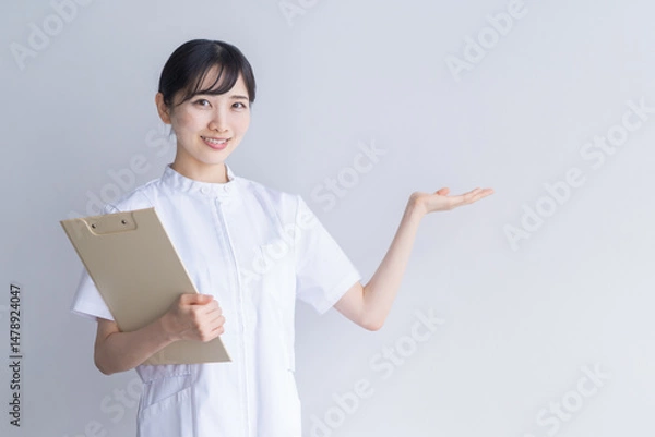 Fototapeta ファイルを持つ看護師